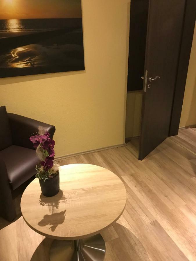 Wolthusen Lägenhet Emden Exteriör bild